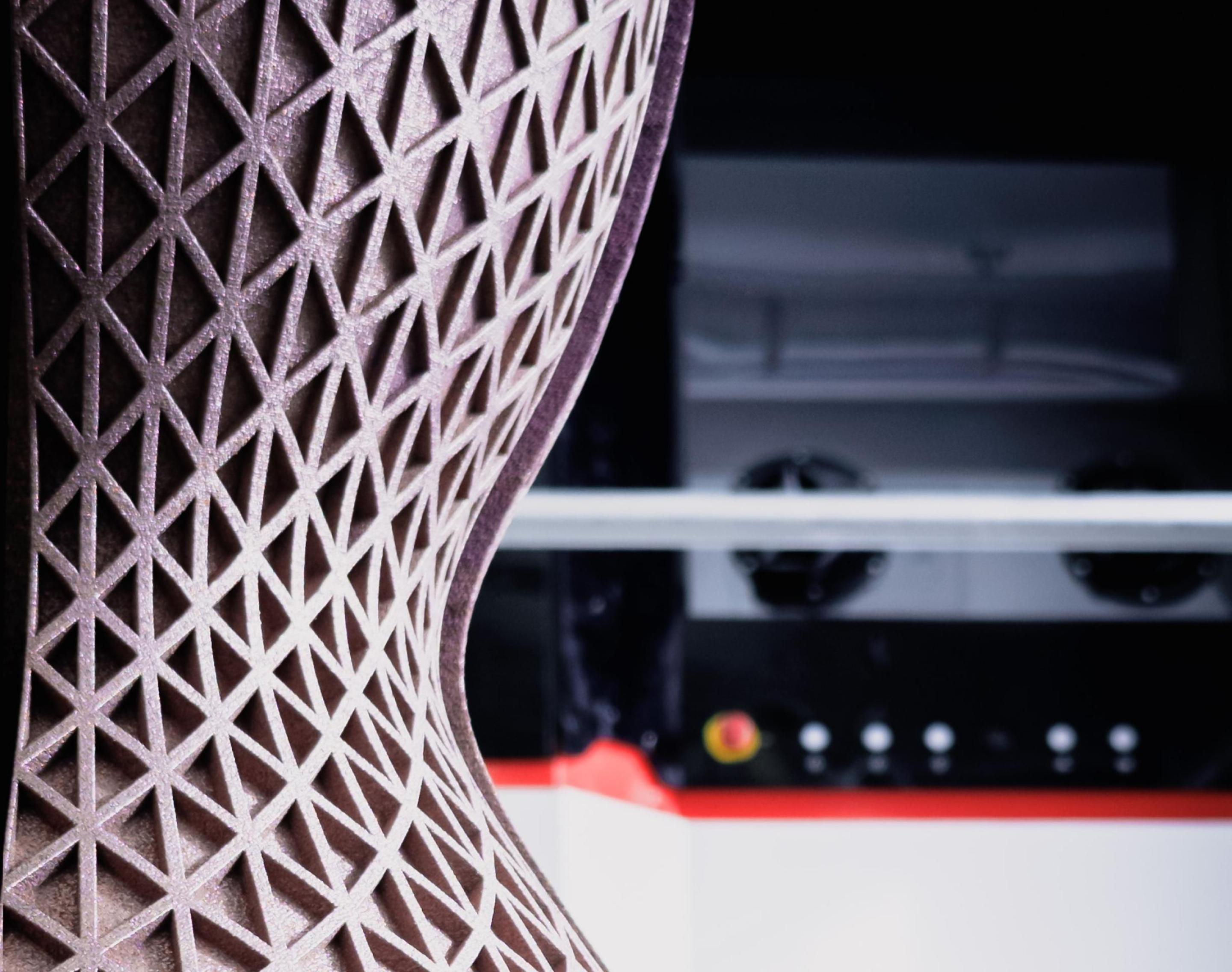 Demonstration part in front of a machine